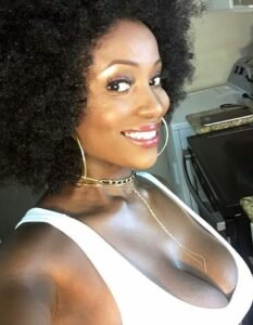 Amara Bliss – Ebony Caribbean phone sex girl in Manchester smiling seductively