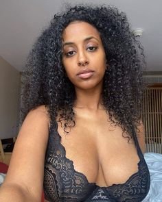 Natural curly-haired Caribbean woman Amel Lush in black lace bra teasing for phone sex chat