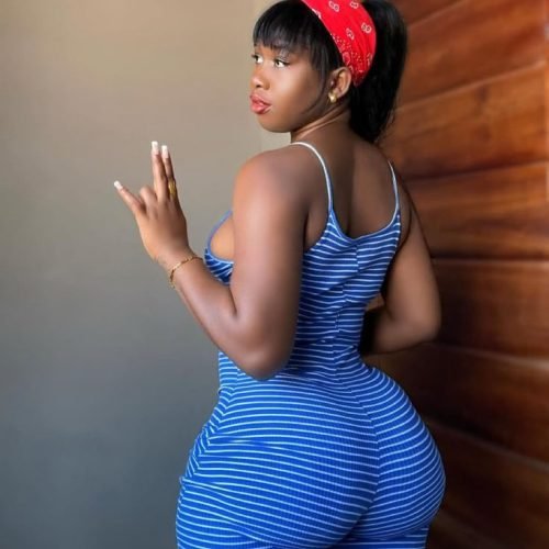 Sasha Monroe – Caribbean phone chat girl in London wearing blue romper and red bandana